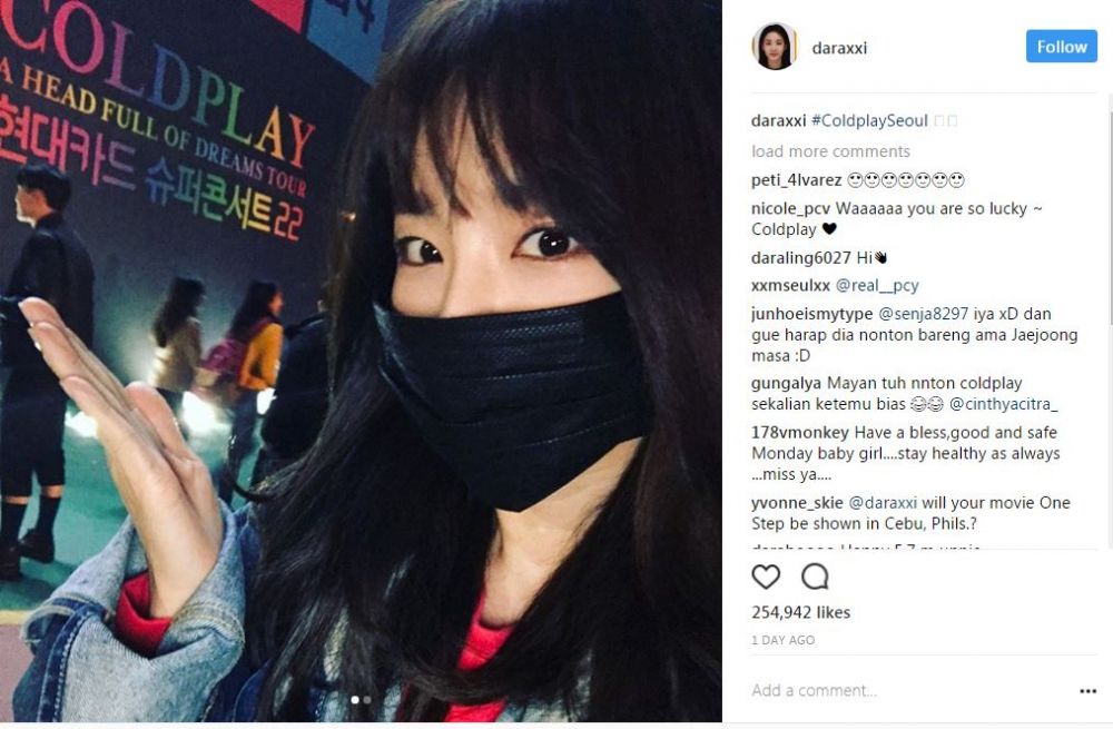 10 Foto serunya seleb Korea nonton konser Coldplay di Seoul, asyik nih