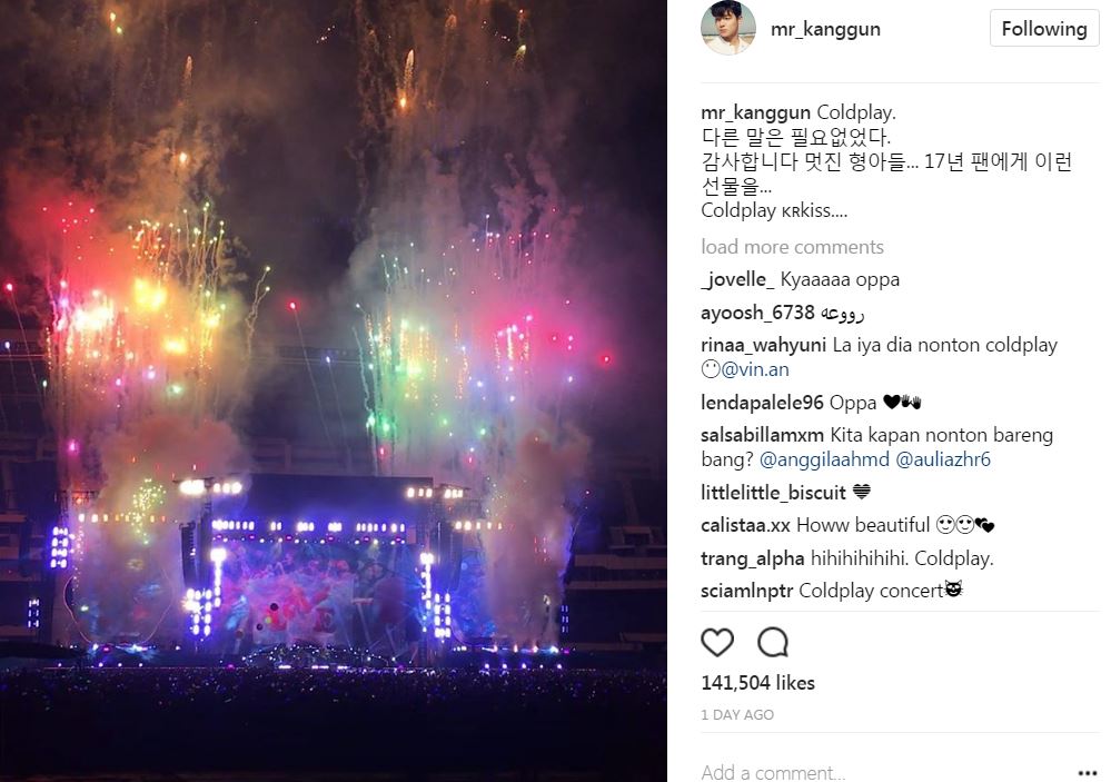 10 Foto serunya seleb Korea nonton konser Coldplay di Seoul, asyik nih