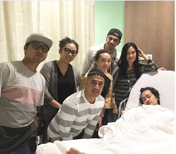 Lama terbaring di RS, ini 20 potret wujud sayang sahabat kepada Jupe