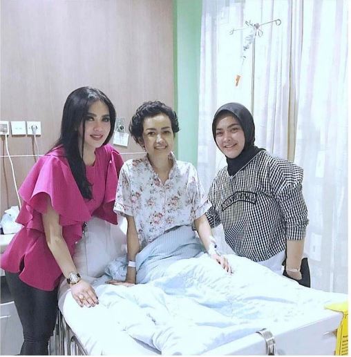 Lama terbaring di RS, ini 20 potret wujud sayang sahabat kepada Jupe