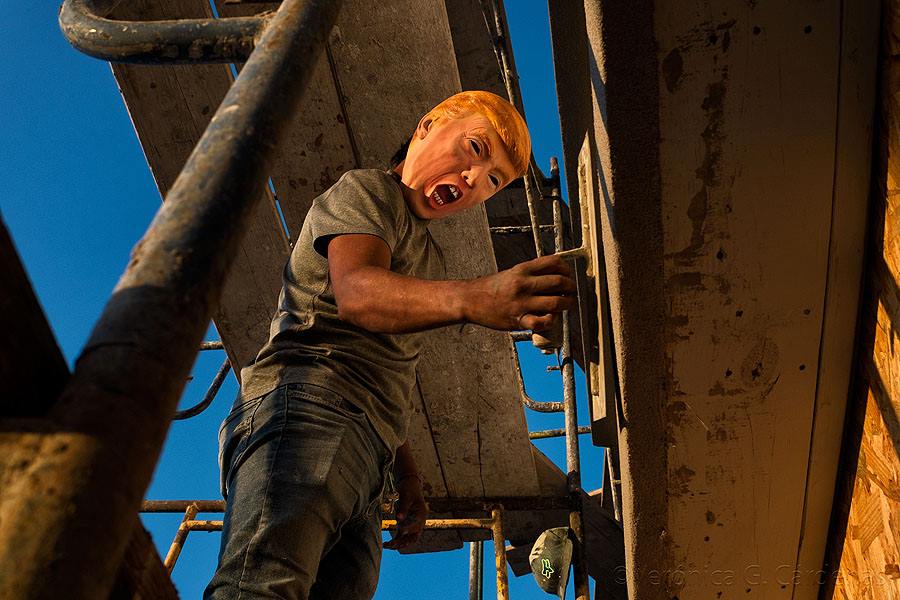 12 Foto sindiran ketika Donald Trump digambarkan jadi pekerja imigran