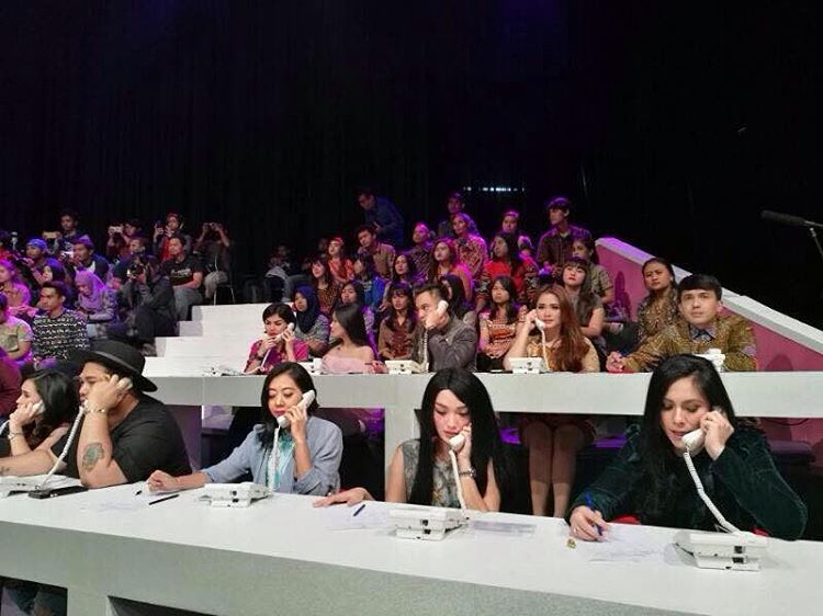 11 Potret momen selebriti galang dana untuk Julia Perez, kompak abis