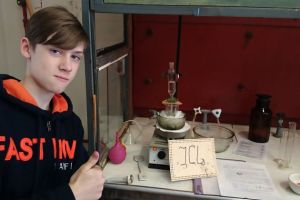 Mahasiswa ini kehilangan satu tangannya karena mencoba rakit bom