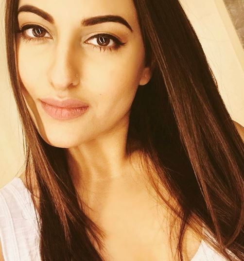 Cantiknya Sonakshi, seleb Bollywood yang akan buka tur Justin Bieber