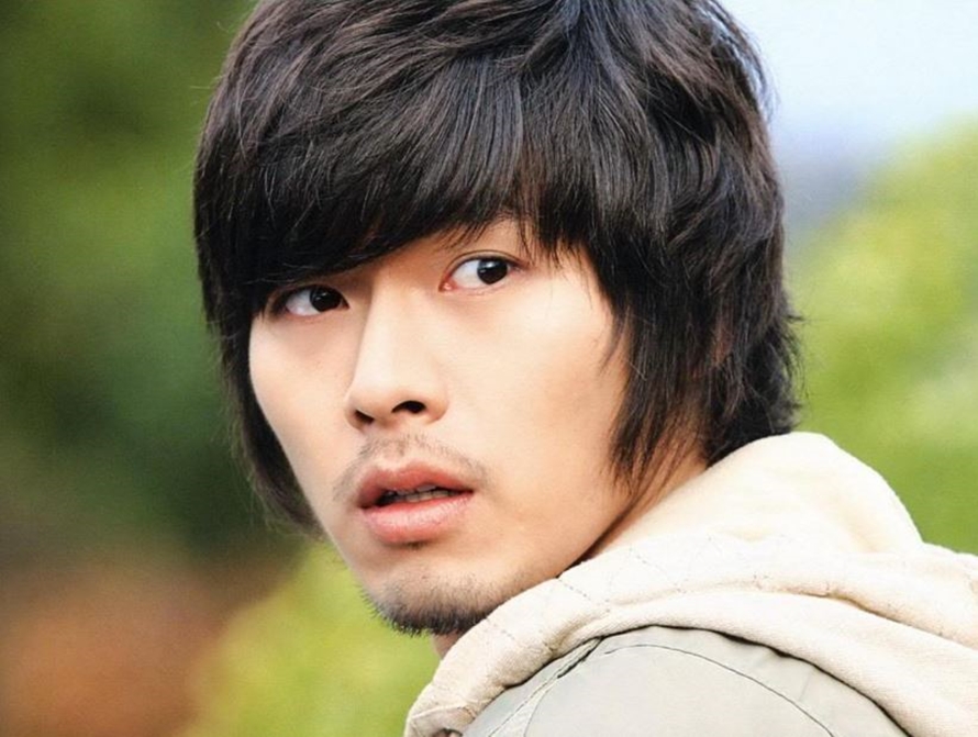 9 Seleb Korea yang makin seksi dengan cambangnya, bikin pengen ngelus