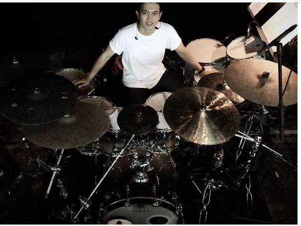 Demas Narawangsa, drummer ganteng calon mantu Sophia Latjuba nih?