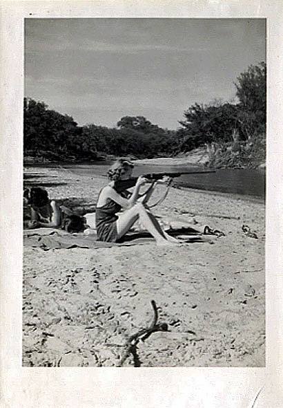 15 Foto bukti wanita sudah pandai bergaya di depan kamera sejak dulu