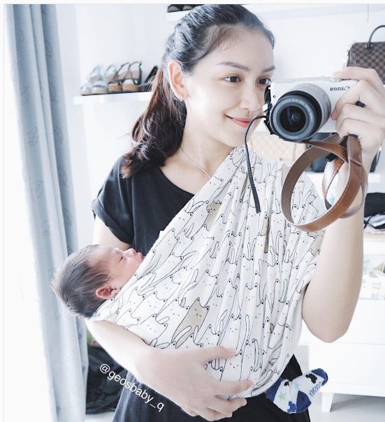 Potret kebahagiaan 5 seleb cantik yang jadi ibu baru di bulan April