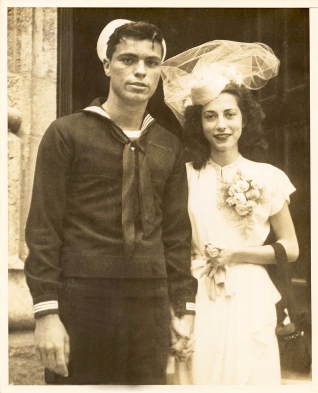 18 Foto kebahagiaan tentara PD II saat menikah, vintage abis