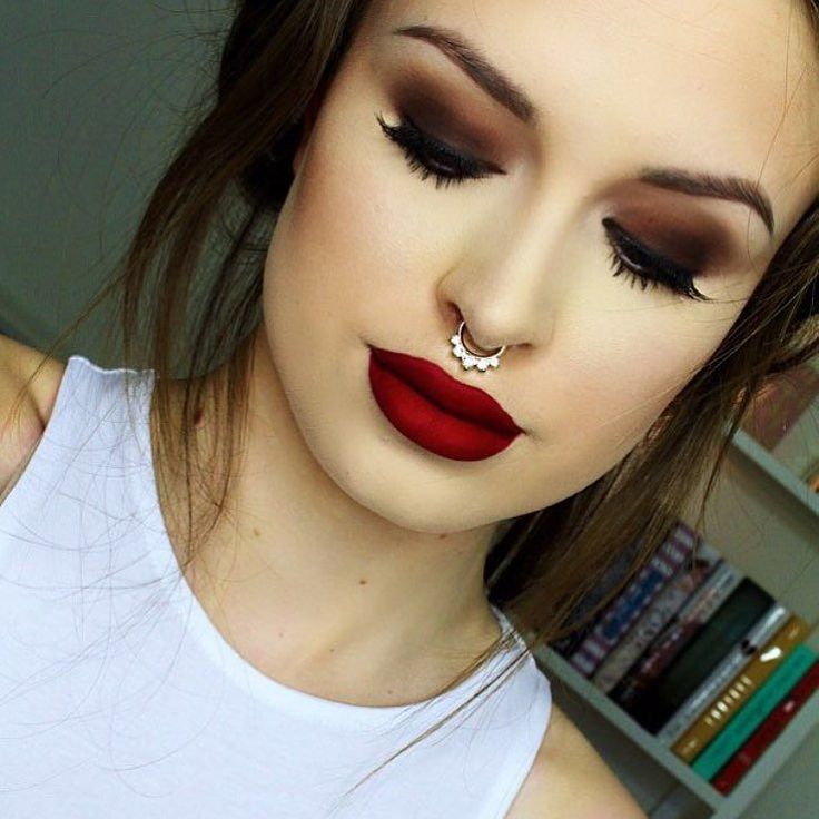 6 Tips makeup ini bikin dark lipstik kamu makin cetar