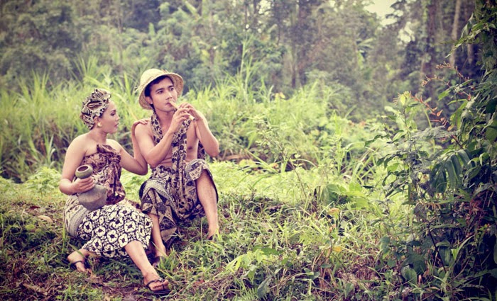 Inspirasi 10 foto prewedding tempo dulu, sulap kekunoan jadi kekinian