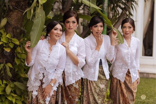10 Foto perayaan Hari Kartini ala geng girl squad, semuanya cetar!