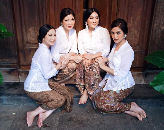 10 Foto perayaan Hari Kartini ala geng girl squad, semuanya cetar!