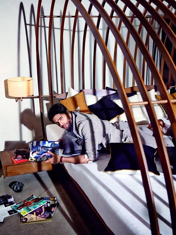 Pose tiduran, 10 aktor Bollywood ini bikin fans susah fokus