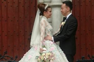 Lepas lajang di usia 40 tahun, ini 9 foto momen pernikahan Olga Lidya