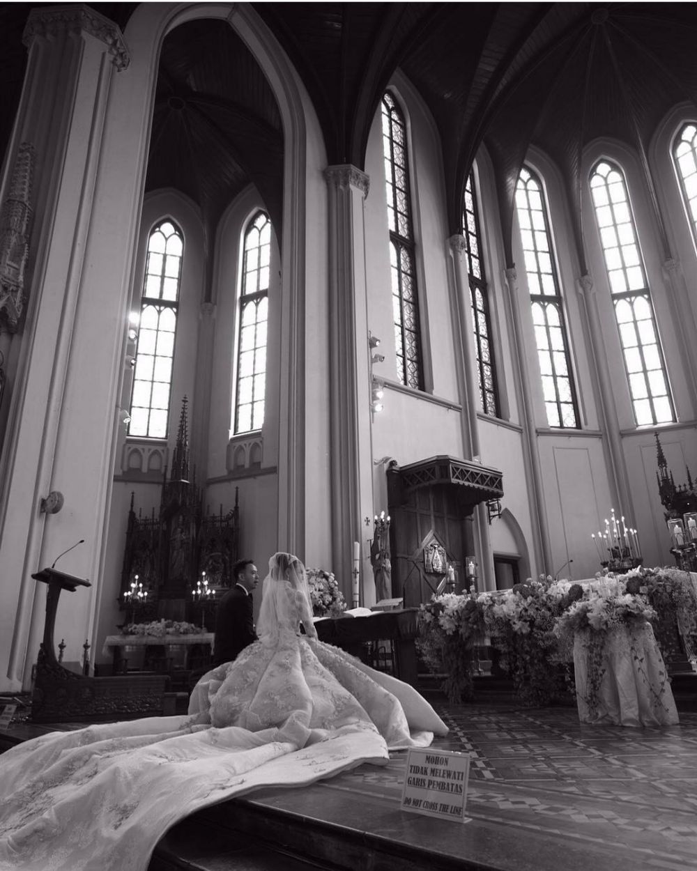 Lepas lajang di usia 40 tahun, ini 9 foto momen pernikahan Olga Lidya