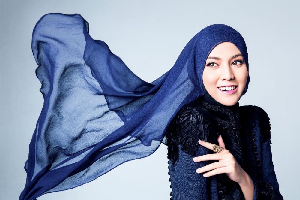 Shila Amzah penyanyi berhijab Malaysia yang malah 