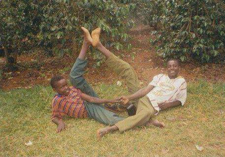 13 Gaya kocak orang Afrika pas difoto ini lucunya ugwemubwem osas pol