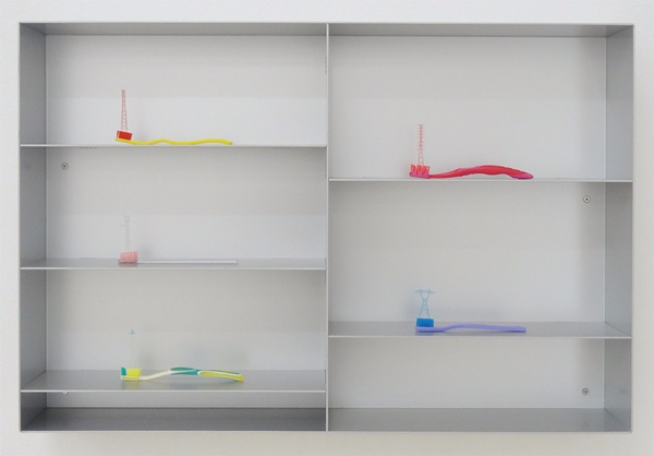 10 Karya seni keren ini terbuat dari sikat gigi, kamu juga bisa bikin