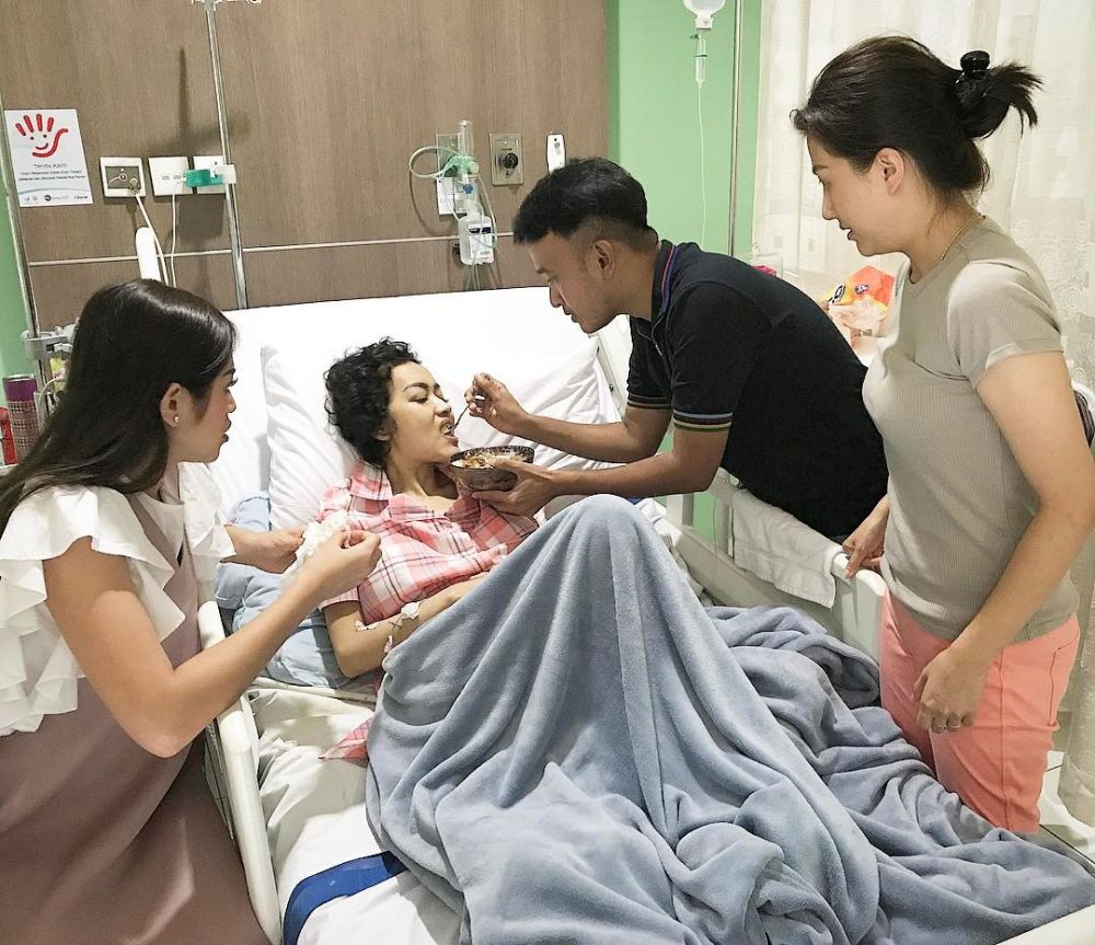 7 Momen bukti kedekatan Ruben Onsu & Julia Perez, sahabat sejati nih