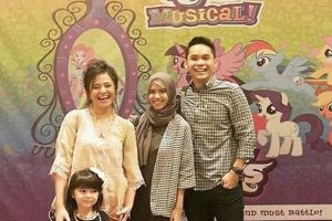 Marshanda unggah foto mantan suami & anak ini tuai pujian, kenapa ya?