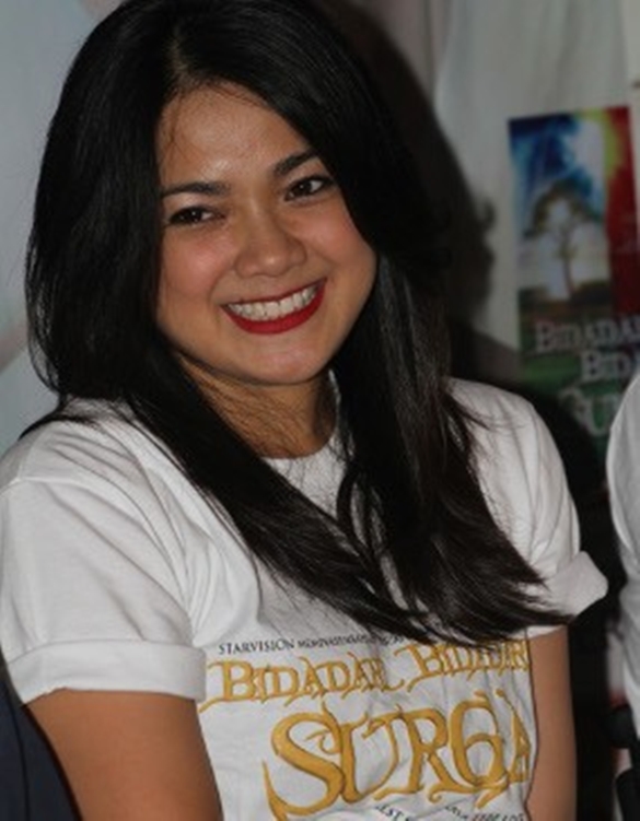 Transformasi gaya rambut Nirina Zubir dari film ke film