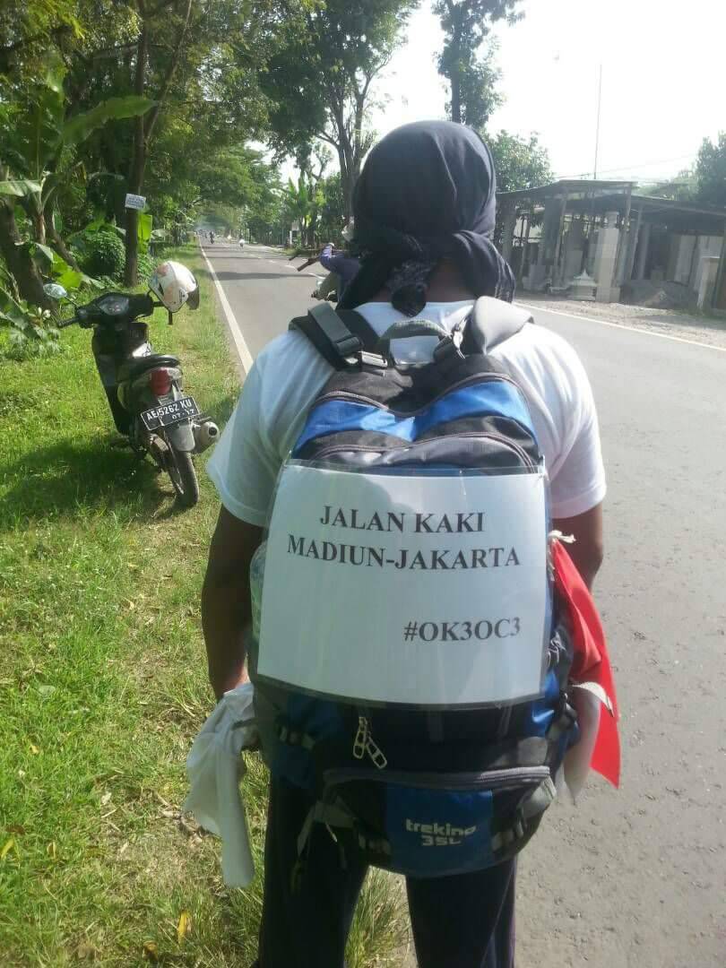 13 Foto senyum bahagia para pendukung atas kemenangan Anies-Sandi