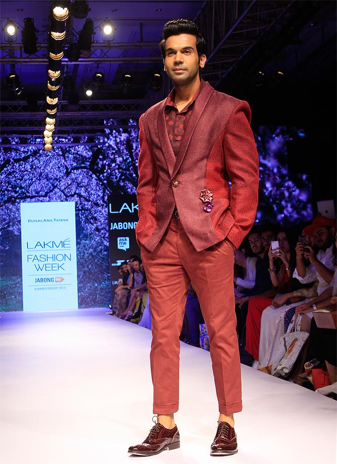 Aslinya muda & ganteng, aktor ini rela perankan kakek umur 324 tahun