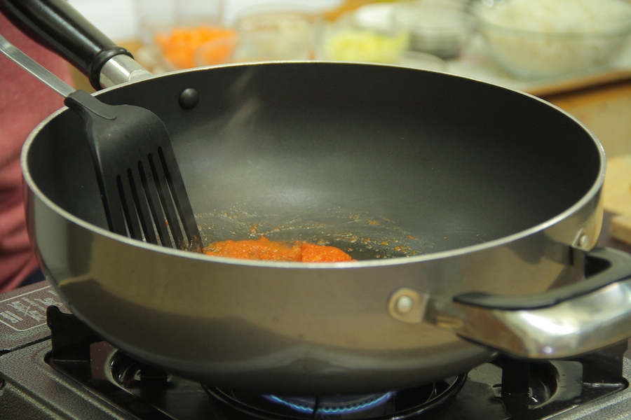 Bosan nasi goreng gitu-gitu aja? Yuk cobain resep nasi goreng mangga