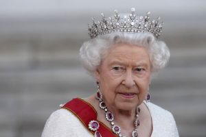 Ini lho merek barang yang dipakai Ratu Elizabeth sehari-hari, apa aja?