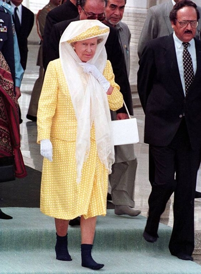 Ini lho merek barang yang dipakai Ratu Elizabeth sehari-hari, apa aja?