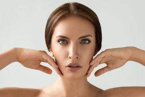 7 Tips yang harus kamu tahu kalau punya kulit sensitif, apa aja ya?