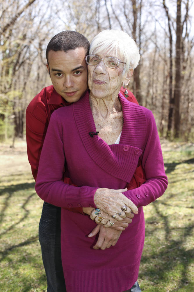 Bukti cinta tak kenal usia, pria ini pacari nenek 91 tahun