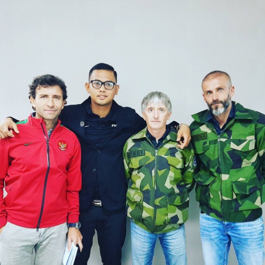 10 Potret Bayu Bes, pria Indonesia yang jadi tangan kanan Luis Milla