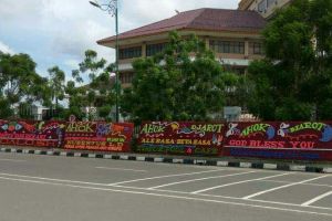 Kantor wali kota Batam juga dikirimi karangan bunga untuk Ahok-Djarot