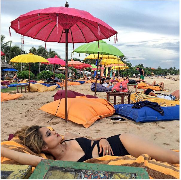 11 Seleb Indonesia ini hobi pamer foto berbikini, bikin 'panas-dingin'