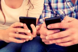 Jangan kegeeran baca 10 emoji ini, arti aslinya jauh dari dugaanmu