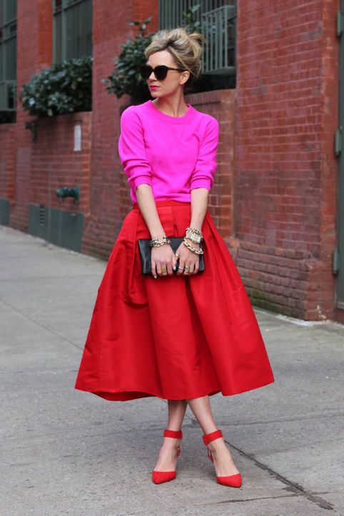 10 Padu padan fashion item warna terang tanpa terlihat 
