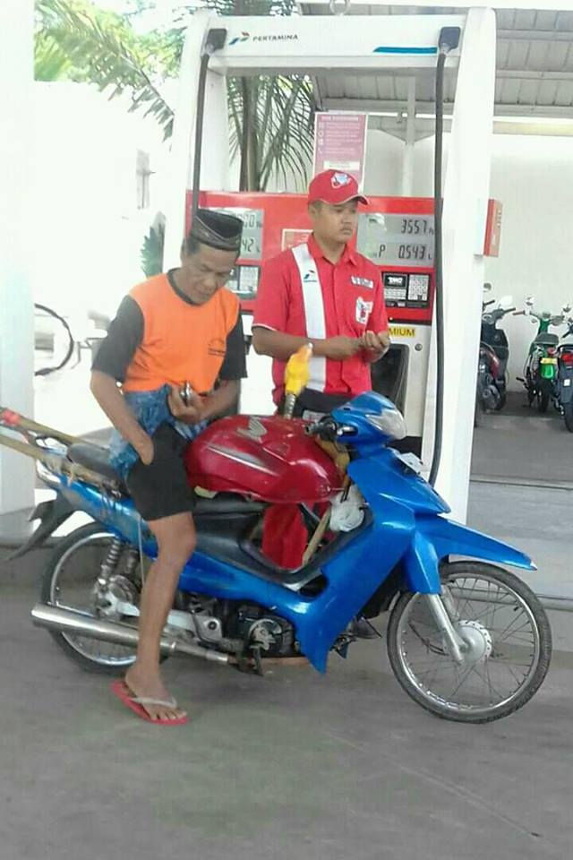 5 Modifikasi tangki motor paling nyeleneh, kreatif tapi lucu gitu deh