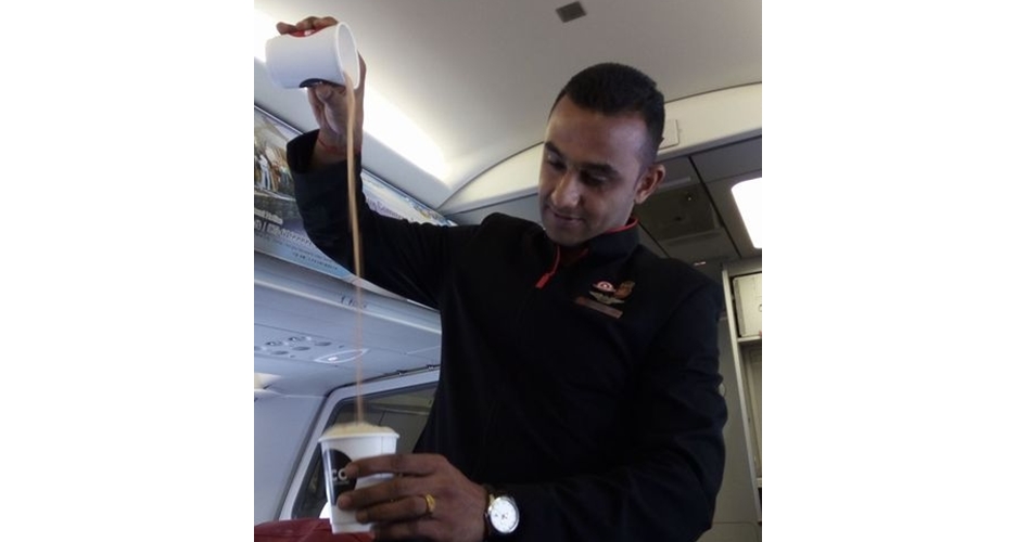 Awak maskapai penerbangan ini ramu teh tarik di ketinggian 30.000 kaki