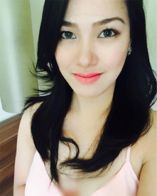 Cewek ini dinobatkan jadi sopir taksi online paling cantik, wow!