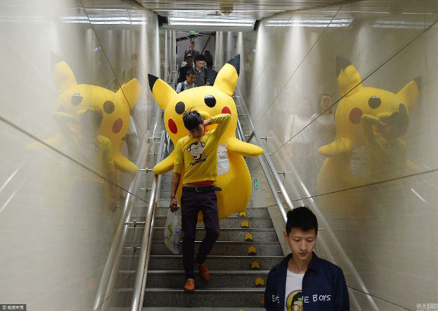  Alasan ayah ini keluar kerja dan jadi badut Pikachu mengharukan