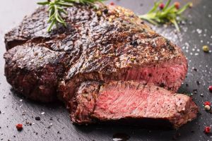 Nggak perlu ke restoran mahal, yuk bikin wagyu steak ala kamu sendiri