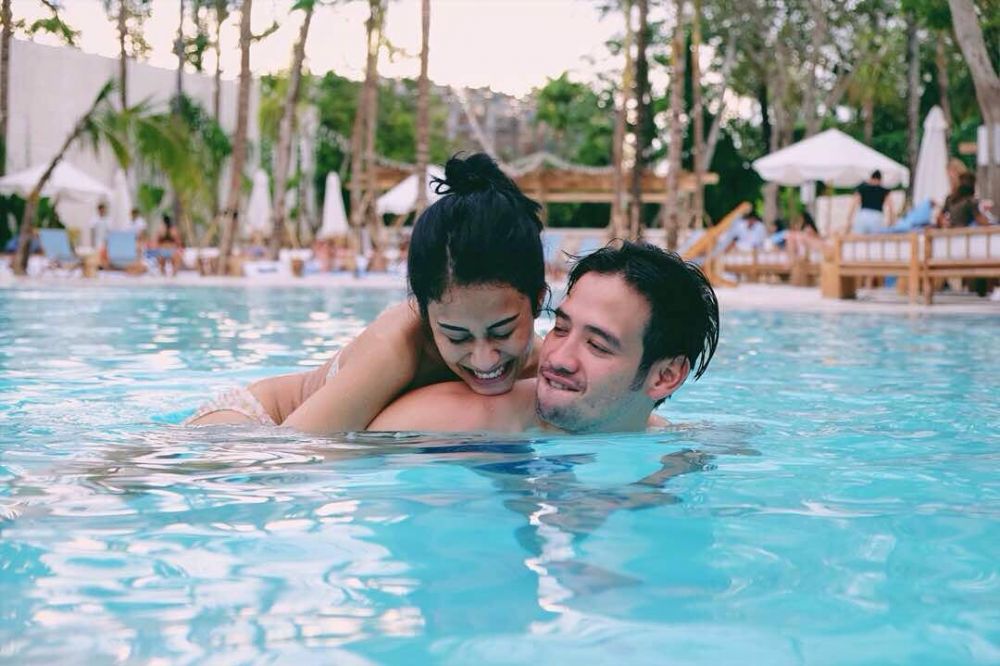 Gya terlihat topless saat renang bareng Tarra Budiman, netizen heboh