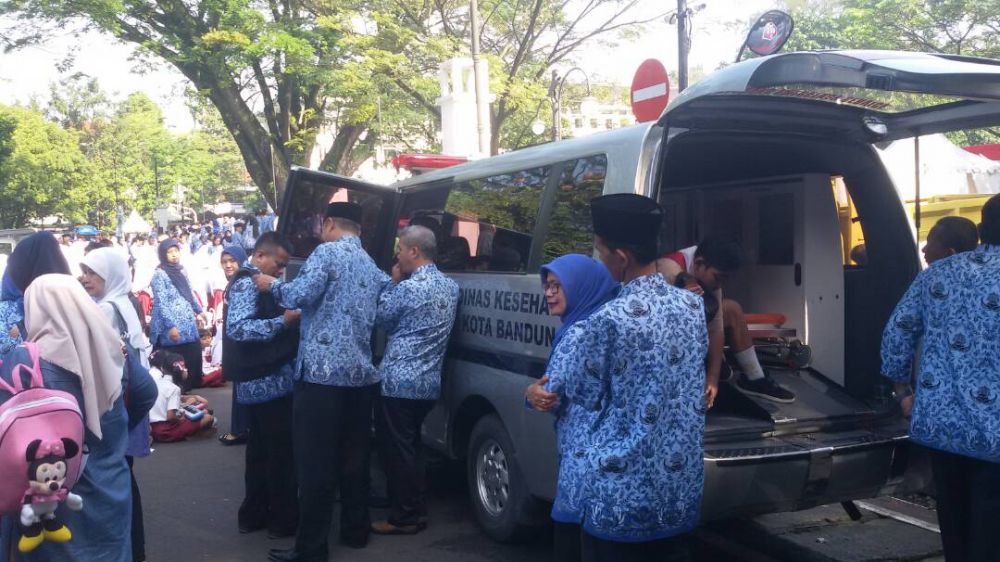 Kerennya ribuan siswa ini main pianika & keyboard peringati Hardiknas