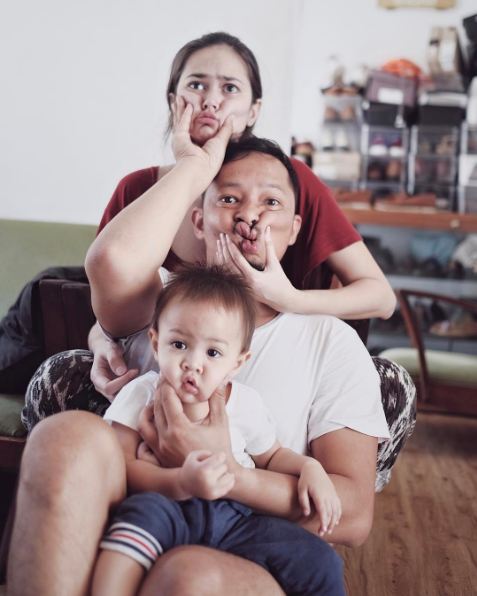10 Foto ini buktikan Ringgo adalah sosok papa kocak idaman