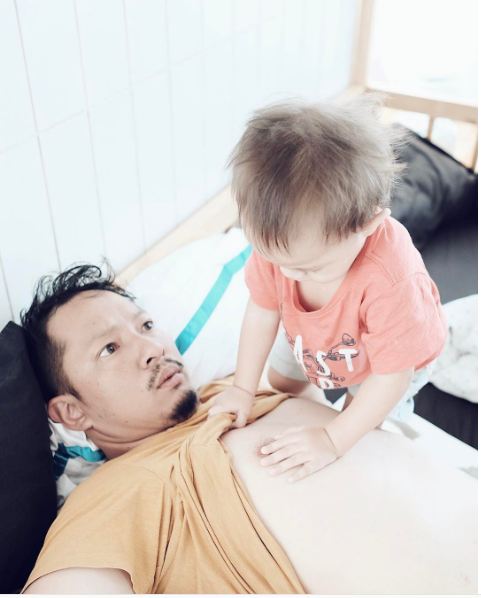 10 Foto ini buktikan Ringgo adalah sosok papa kocak idaman