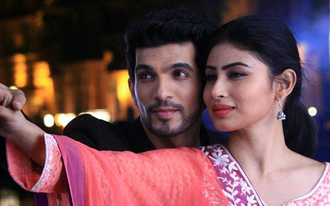 10 Foto cantiknya Mouni Roy, pemeran Shivanya di film serial Naagin 