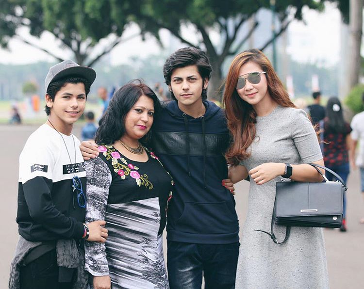 10 Potret cantiknya Yulidha, cewek Indonesia yang dinikahi aktor India