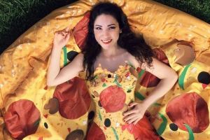 Uniknya 4 gaun ini, desainernya terinspirasi dari makanan cepat saji